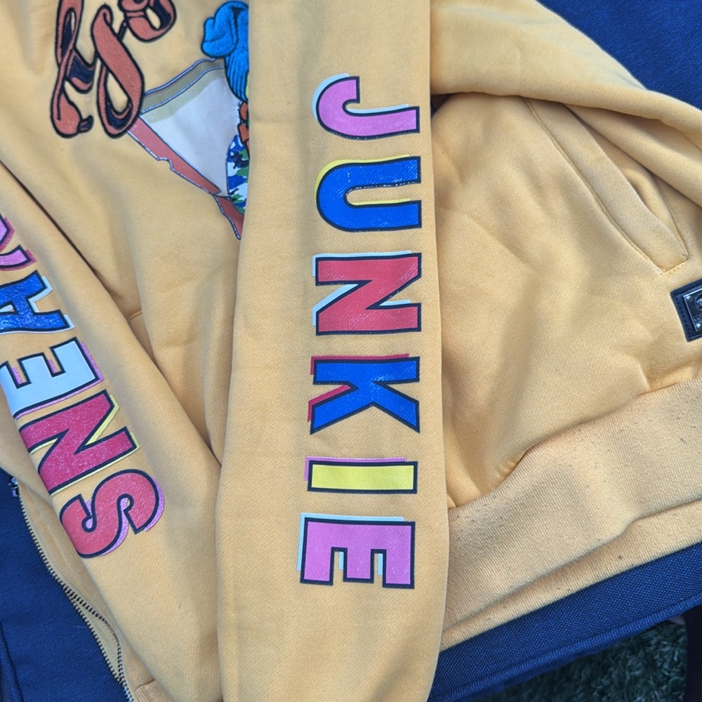 Makobi M4737 Sneaker Junkie Fleece Hoodie – Yellow M 
Minor oil stain